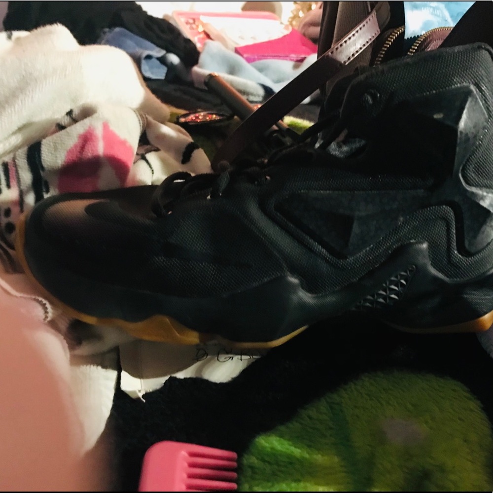 Nikes - Picture 2 of 4